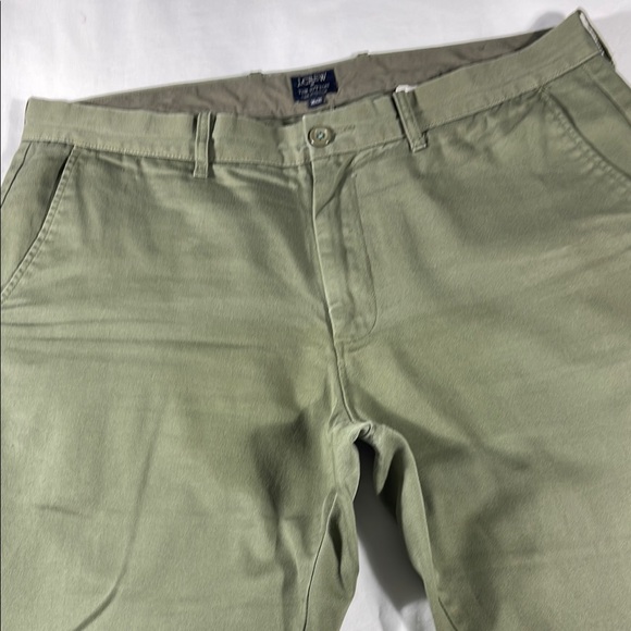 J. Crew mens olive green The Sutton fit flat front chino pants - size 37x28 - Picture 2 of 11